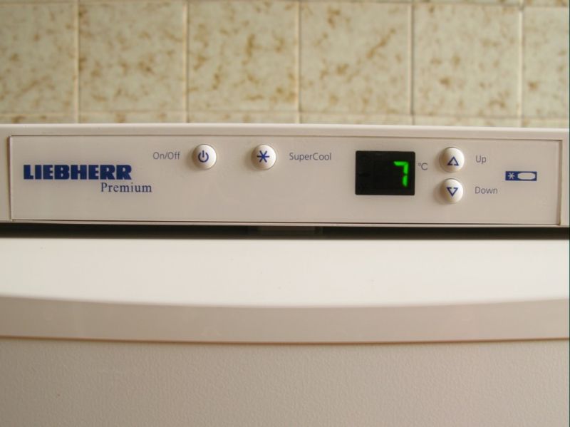 Datei:Kuehlschrank Bedienelemente.JPG