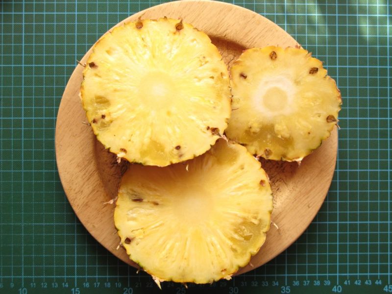 Datei:Ananas, Scheiben.JPG
