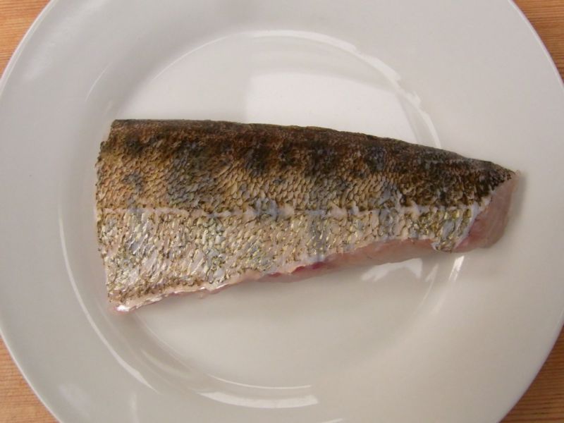 Datei:Zander, Filet mit Haut.JPG
